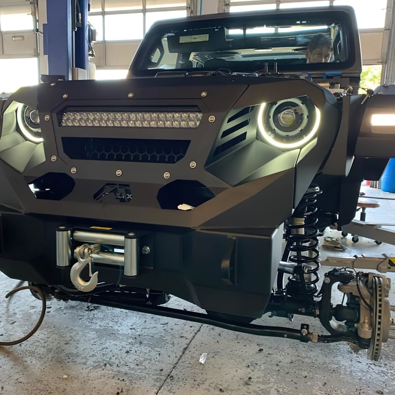 ORACLE Lighting Oracle Jeep JL/Gladiator JT Oculus Switchback Bi-LED Projector Headlights - Amber/White Switchback 5839-023 5839-023 Photo - lifestyle view