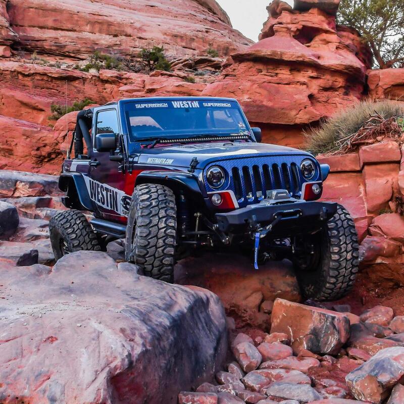 Superwinch 10000 LBS 12 VDC 3/8in x 80ft Synthetic Rope SX 10000 Winch 1710201 1710201 Photo - lifestyle view