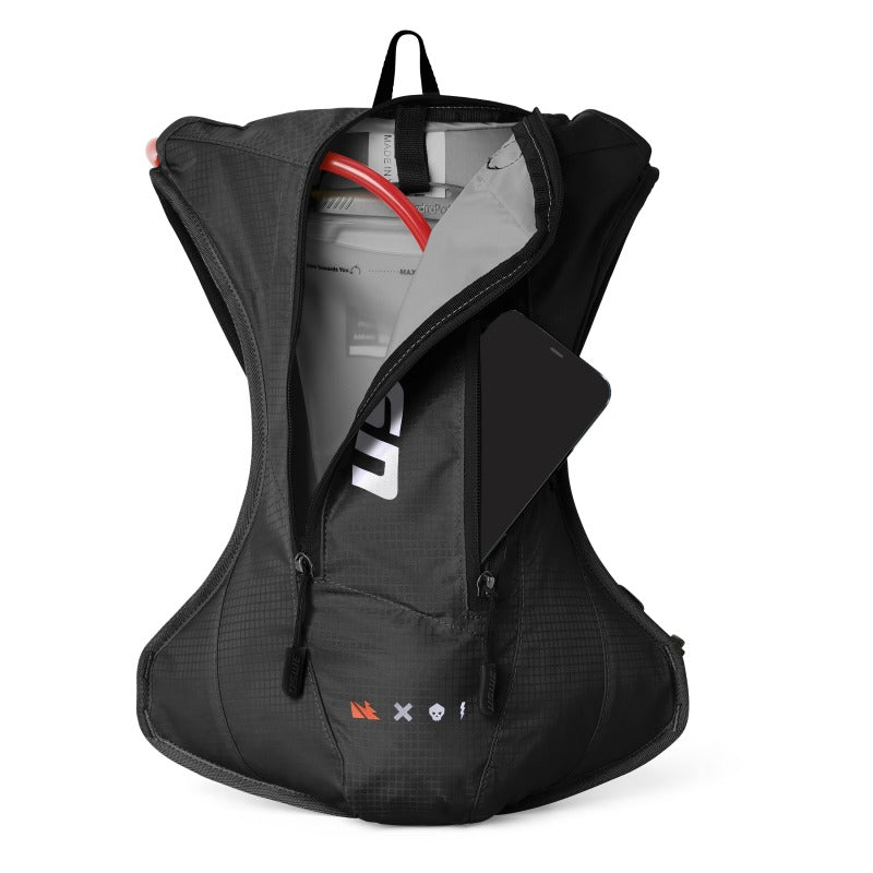 USWE Outlander Moto Hydration Pack 4L - Black 204077001 204077001 User 1