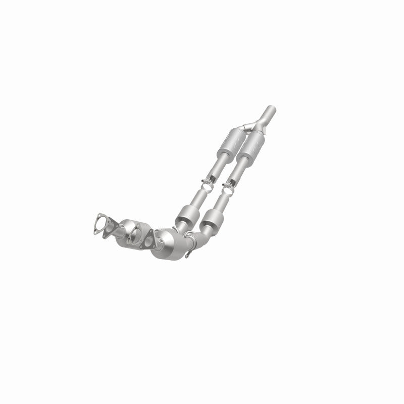 MagnaFlow Volkswagen Passat OEM Grade Federal / EPA Compliant Direct-Fit Catalytic Converter 52938 360 Degree Image Set