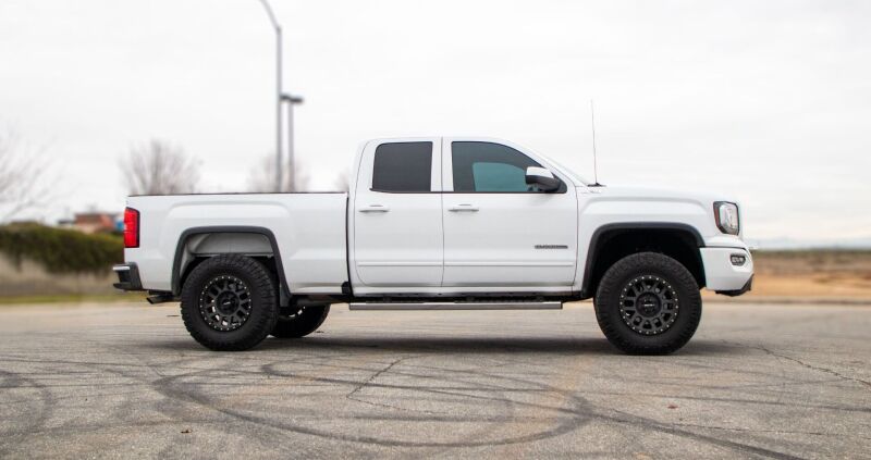 Cognito 07-20 Chevy Silv/Sierra 1500 Yukon/Tahoe/Sub 2WD/4WD 3in Perf Leveling Kit w/ Fox 2.0 IFP 210-P0957 210-P0957 Photo - lifestyle view