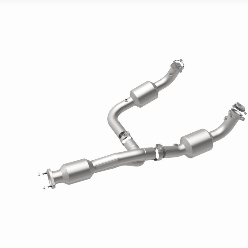 Magnaflow 12-20 Chevrolet Express 4500 Underbody 6.0L Direct Fit Catalytic Converter 280505 280505 360 Degree Image Set