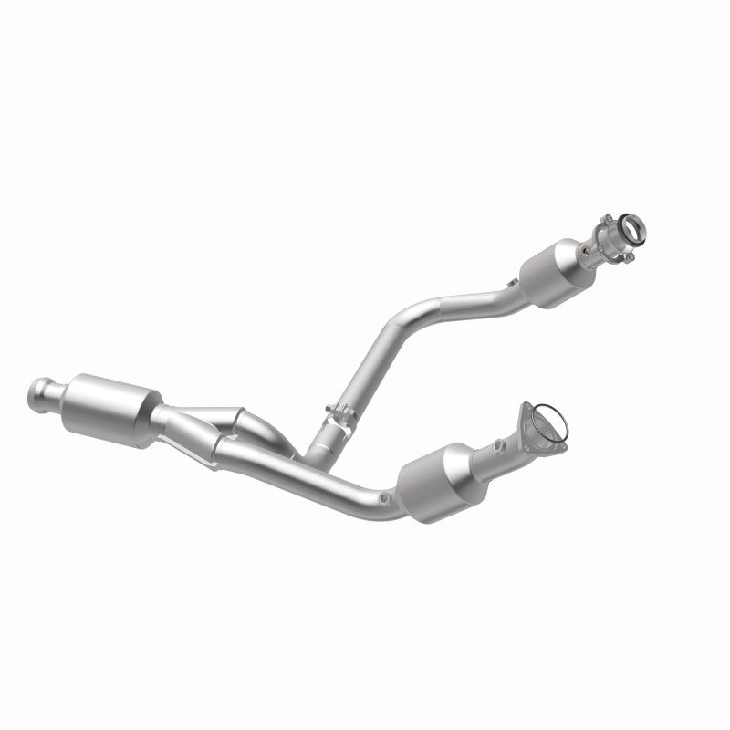 Magnaflow 14-15 Chevrolet Silverado 1500 Underbody 4.3L / 5.3L Direct-Fit Catalytic Converter 280424 280424 360 Degree Image Set