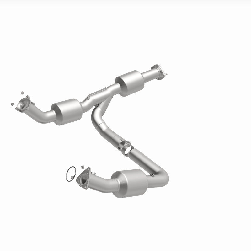 Magnaflow 18-20 Chevrolet Express 2500 Single Underbody 4.3L Direct Fit Catalytic Converter 280210 280210 360 Degree Image Set