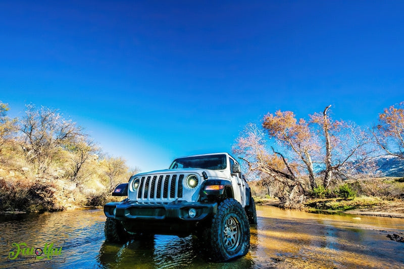 ORACLE Lighting Oracle Jeep JL/Gladiator JT Oculus Switchback Bi-LED Projector Headlights - Amber/White Switchback 5839-023 5839-023 Photo - lifestyle view