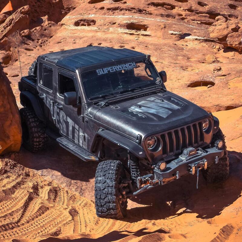 Superwinch 10000 LBS 12 VDC 3/8in x 85ft Wire Rope SX 10000 Winch 1710200 1710200 Photo - lifestyle view
