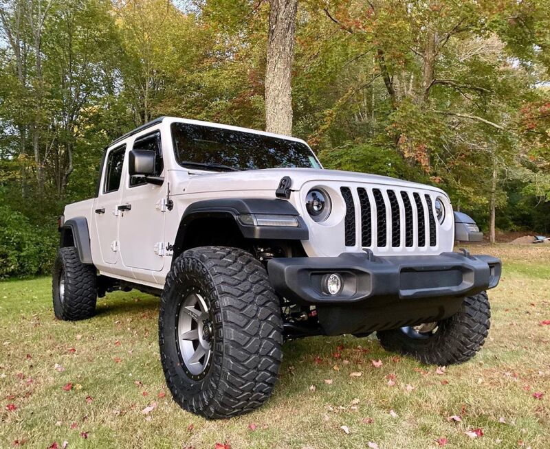 ORACLE Lighting Oracle Jeep JL/Gladiator JT Oculus Switchback Bi-LED Projector Headlights - Amber/White Switchback 5839-023 5839-023 Photo - lifestyle view