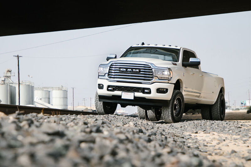 Cognito 13-24 RAM 3500 4WD 3in Performance Leveling Kit w/ Fox PS 2.0 IFP Shocks 115-P1016 115-P1016 Photo - lifestyle view