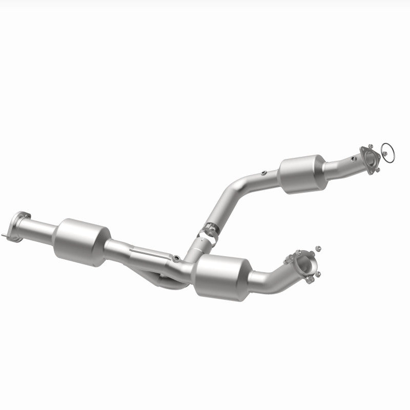 Magnaflow 18-20 Chevrolet Express 2500 Single Underbody 4.3L Direct Fit Catalytic Converter 280210 280210 360 Degree Image Set