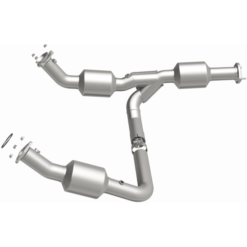 Magnaflow 18-20 Chevrolet Express 2500 Single Underbody 4.3L Direct Fit Catalytic Converter 280210 280210 Photo - out of package
