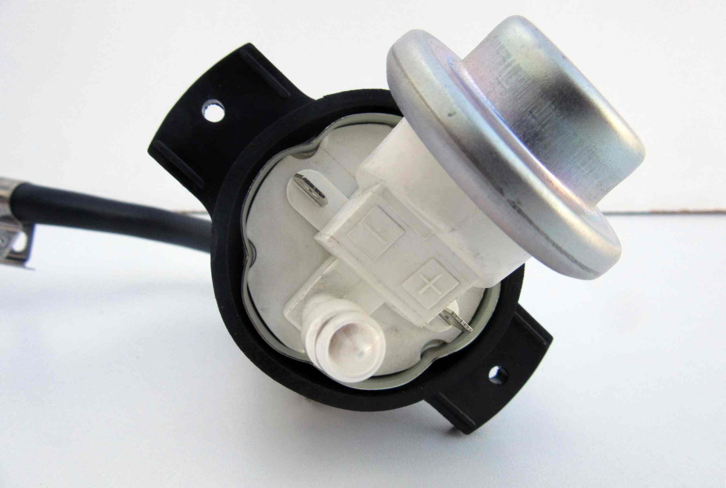 Autobest Fuel Pump and Strainer Set F4125