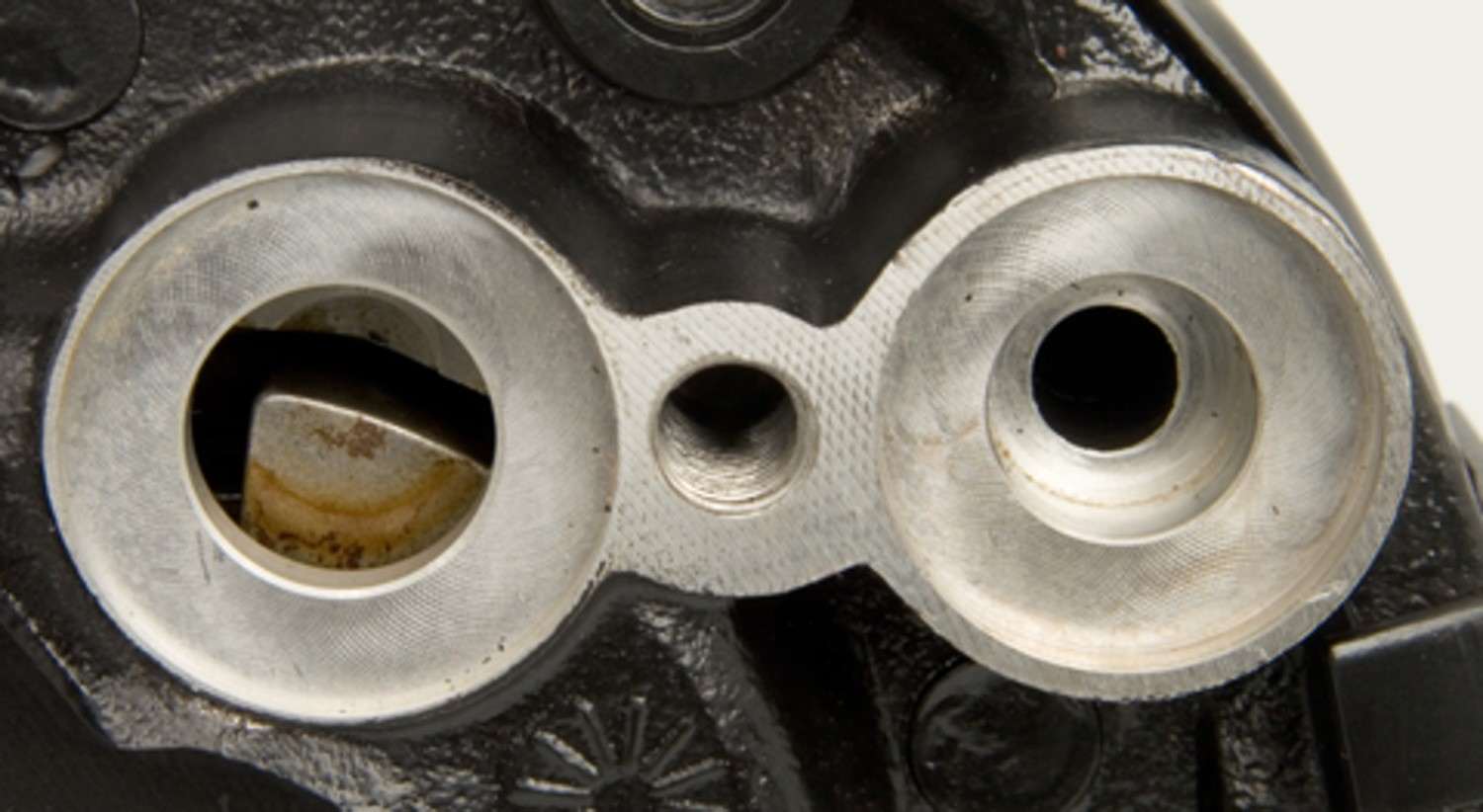 Four Seasons Reman R4 Lightweight Compressor w/ Clutch 57735