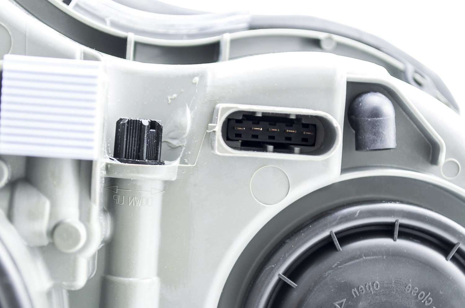 Hella Headlight Assembly 007988551