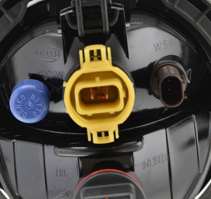 Hella Fog Light Assembly 011748011