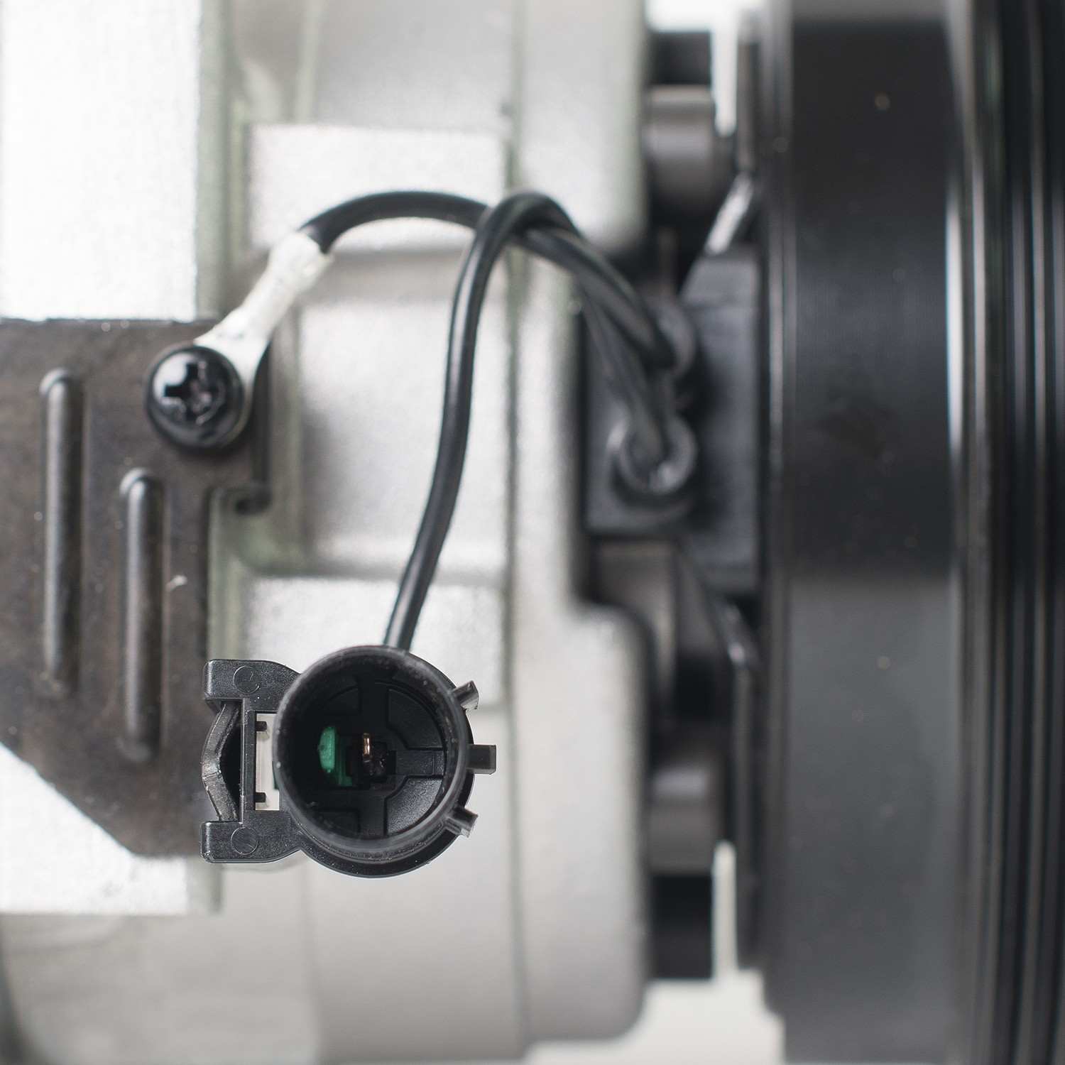 Mando A/C Compressor 10A1009