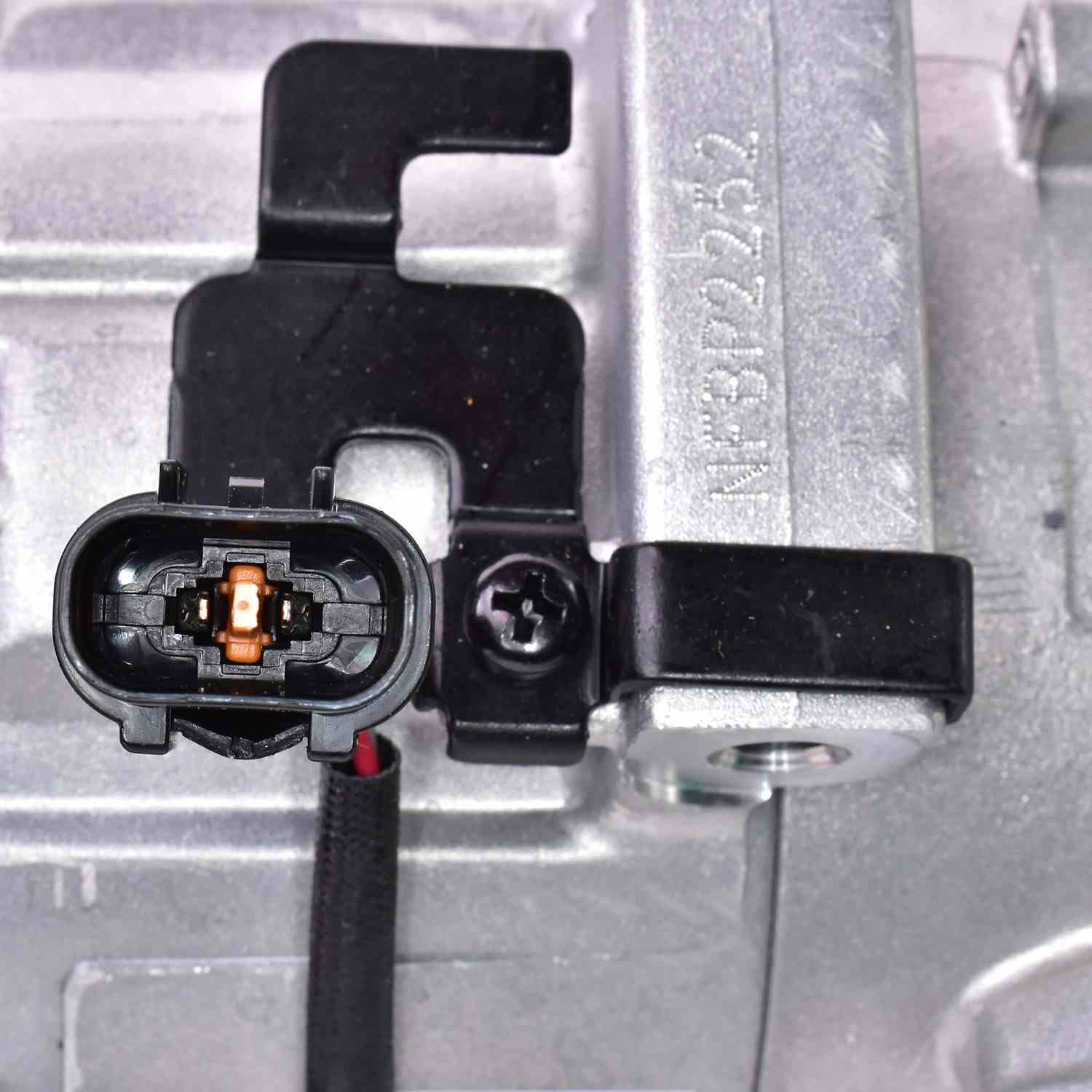 Mando A/C Compressor 10A1445