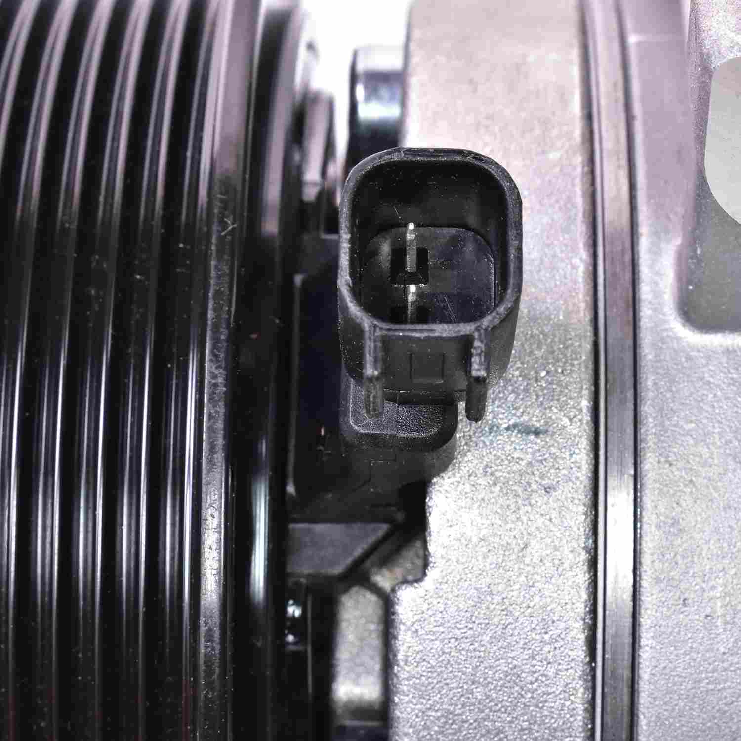 Mando A/C Compressor 10A1521