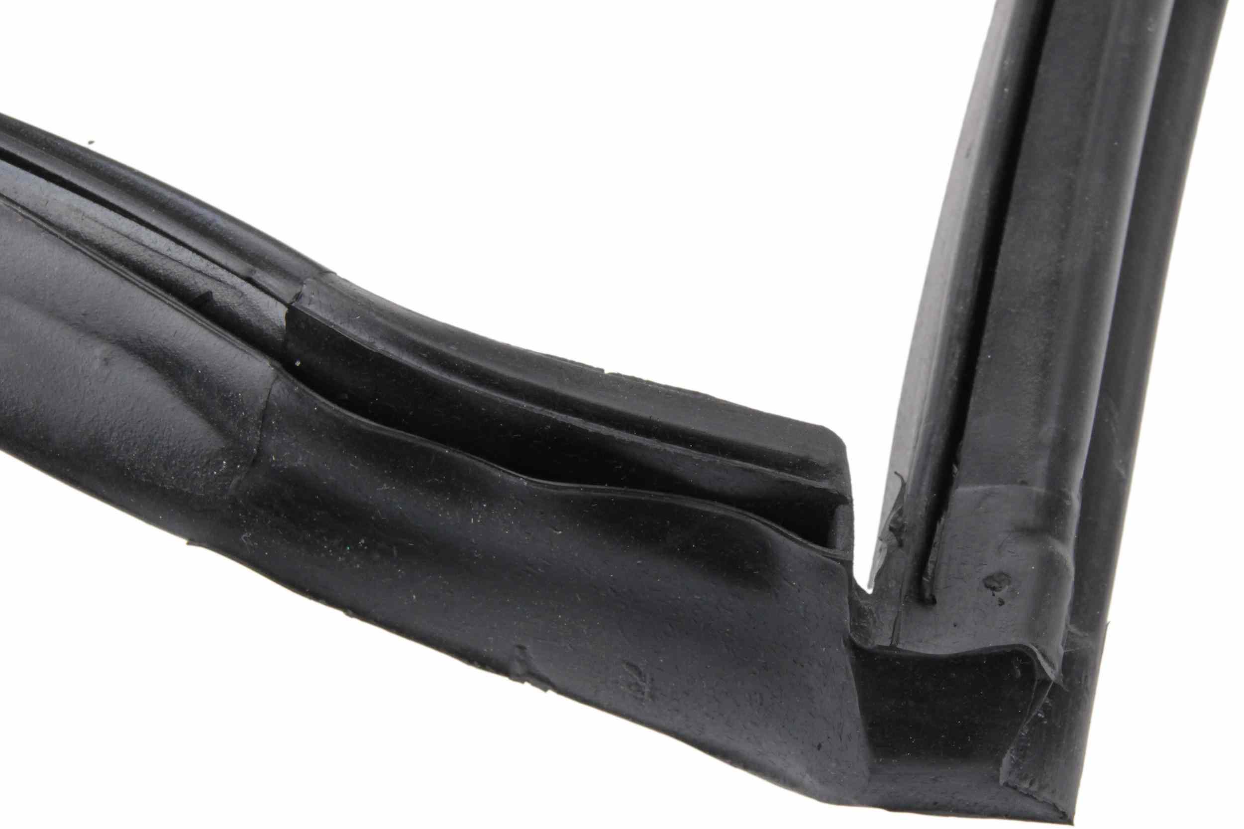URO Door Pillar Post Seal 1076900897