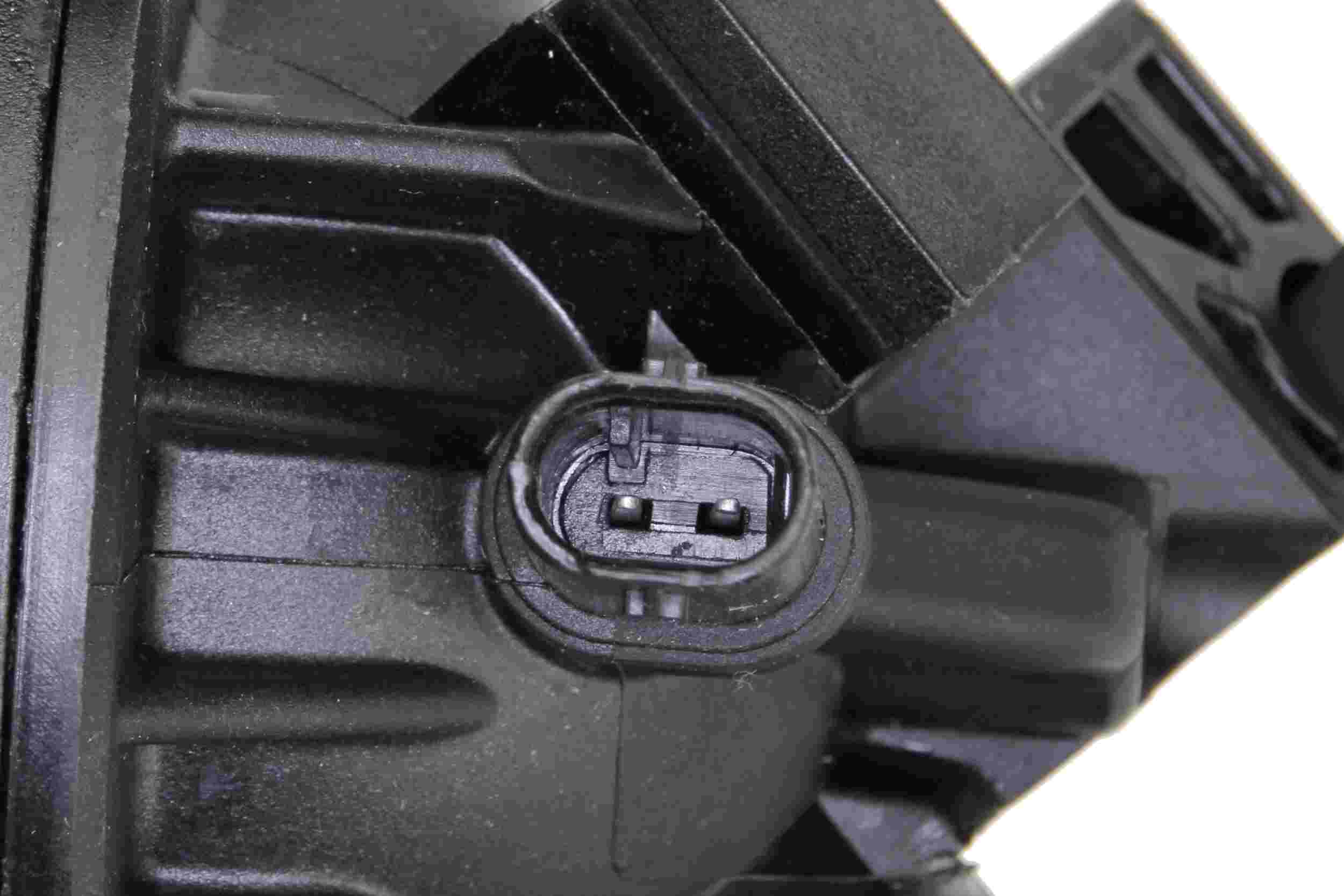 URO Engine Coolant Thermostat / Water Inlet Assembly 11538671516