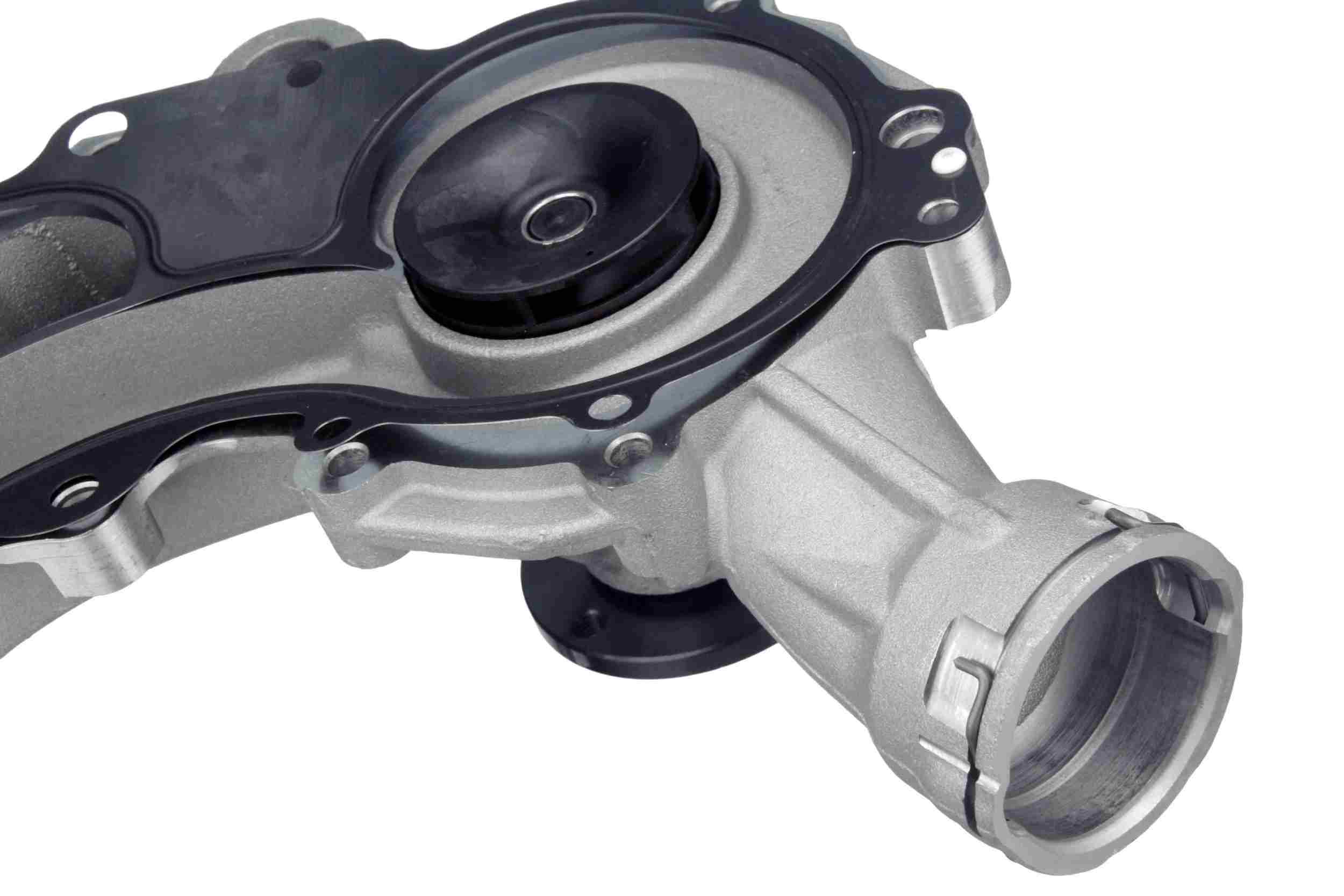 URO Engine Water Pump 1562000601