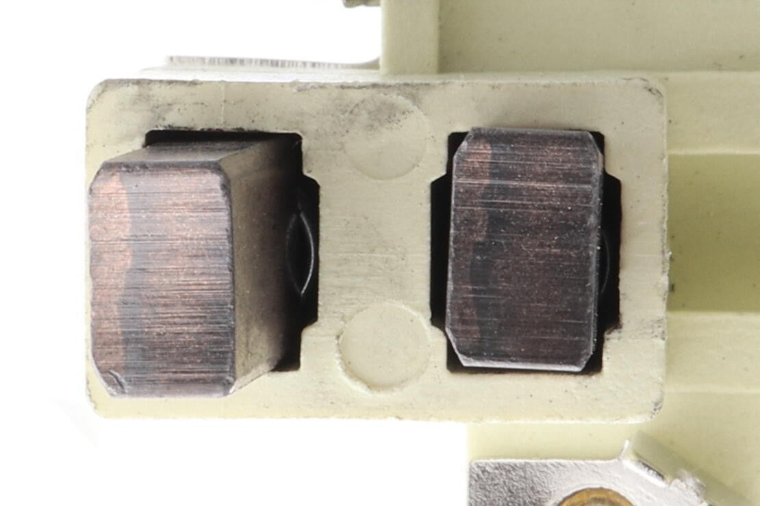 VEMO Voltage Regulator V10-77-0001