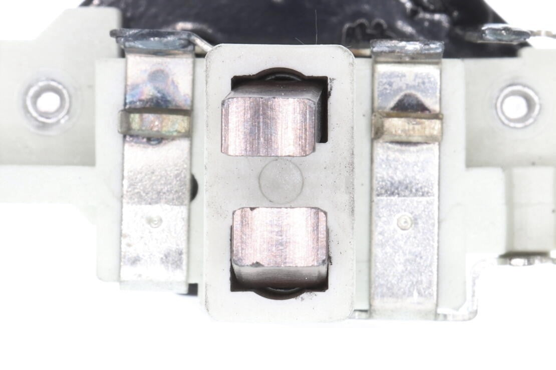 VEMO Voltage Regulator V10-77-0016