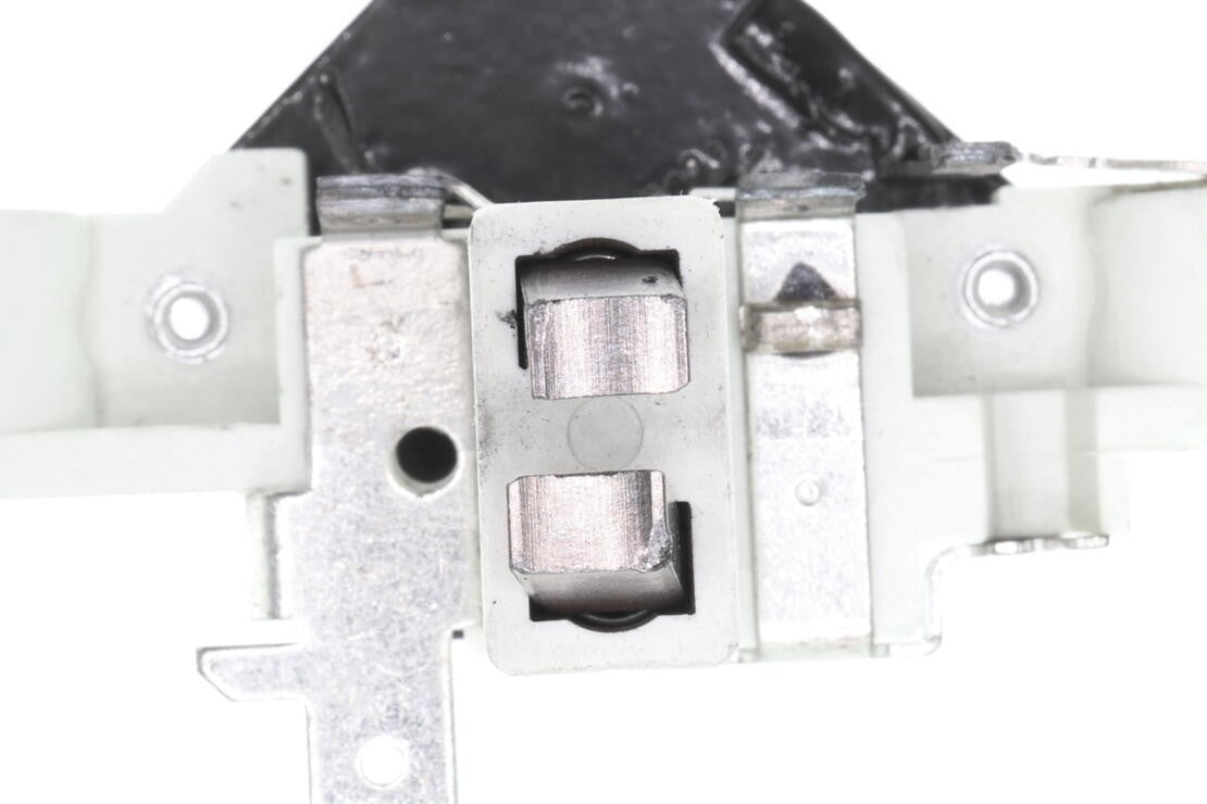 VEMO Voltage Regulator V10-77-0017