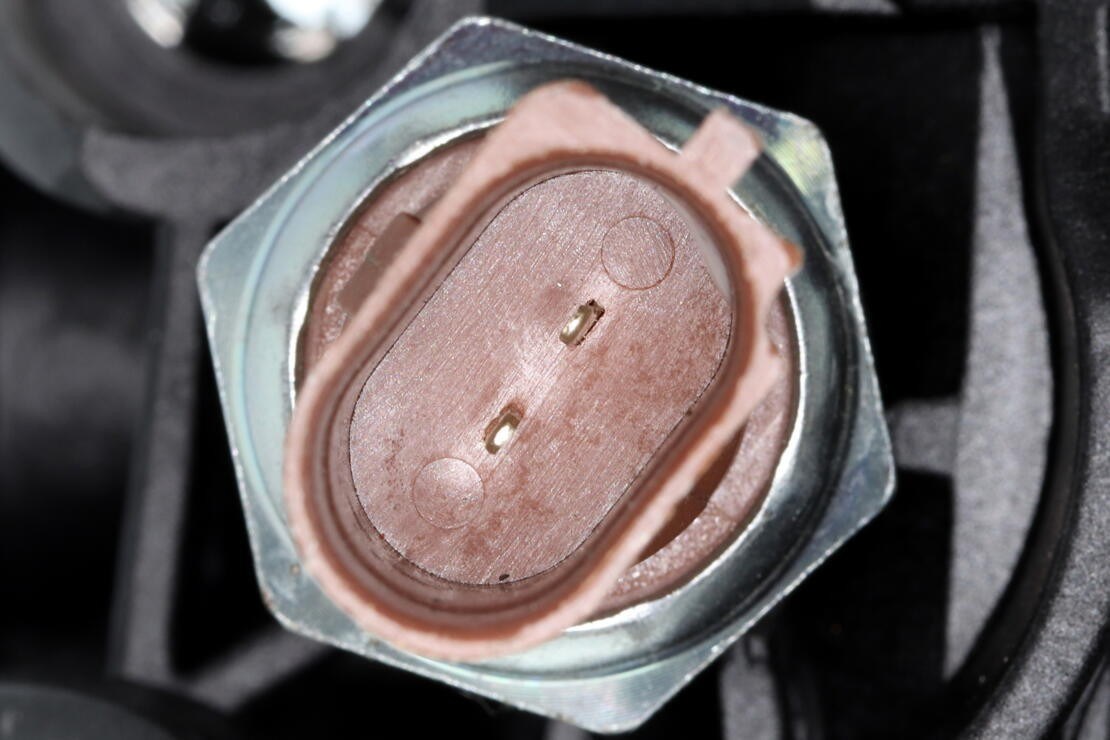 VEMO Engine Oil Cooler V15-60-6064