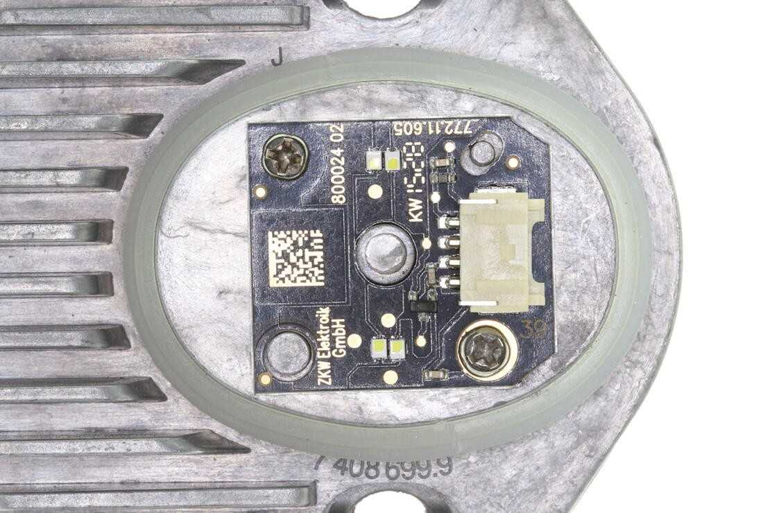 VEMO Headlight Control Module V20-73-0207