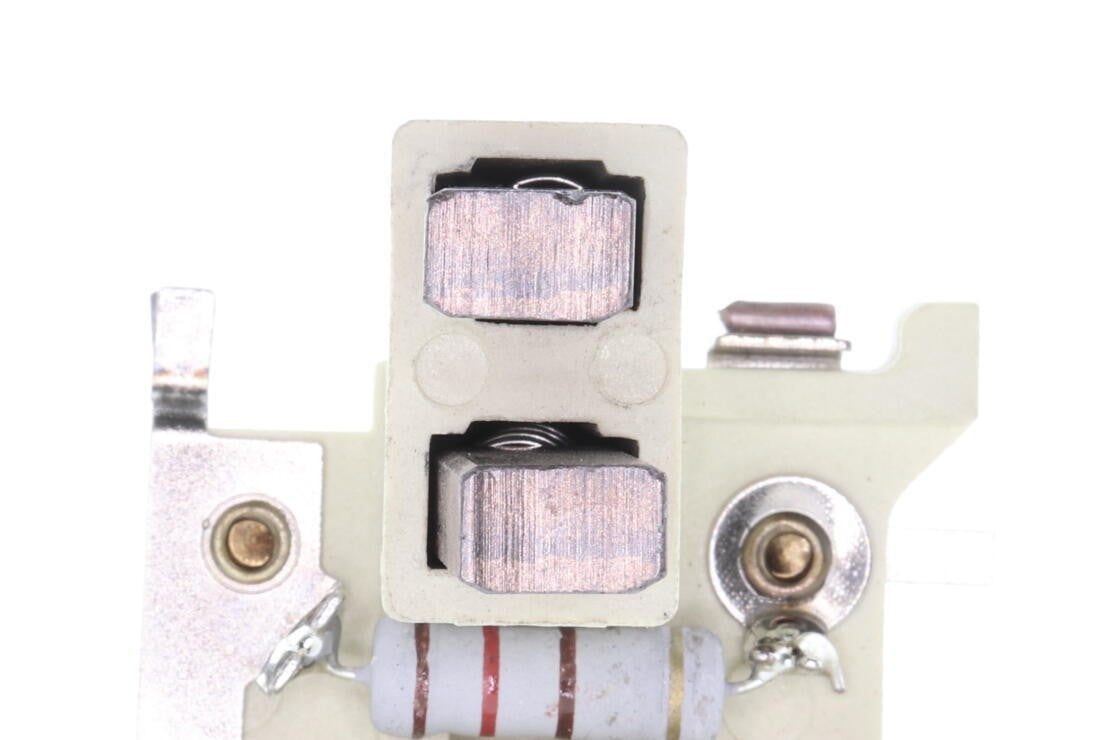 VEMO Voltage Regulator V30-77-0008