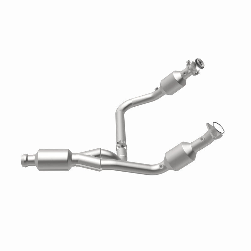 Magnaflow 14-15 Chevrolet Silverado 1500 Underbody 4.3L / 5.3L Direct-Fit Catalytic Converter 280424 280424 360 Degree Image Set
