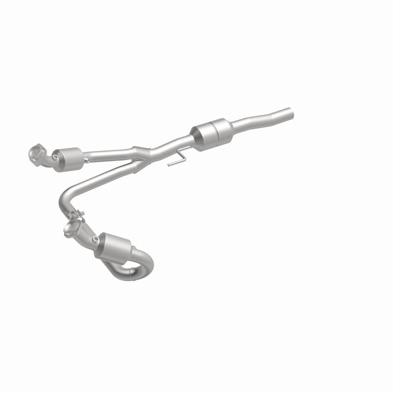 MagnaFlow Dodge Durango OEM Grade Federal / EPA Compliant Direct-Fit Catalytic Converter 51348 360 Degree Image Set