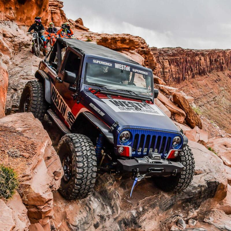Superwinch 10000 LBS 12 VDC 3/8in x 80ft Synthetic Rope SX 10000 Winch 1710201 1710201 Photo - lifestyle view