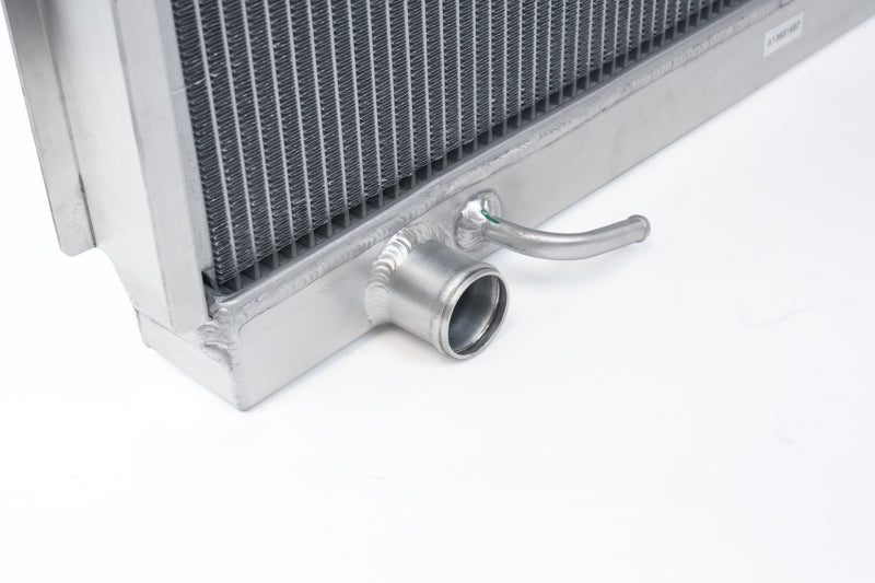 CSF 95-04 Toyota Tacoma (2.7/3.4L) Heavy Duty All-Aluminum Radiator 7212 7212 Photo - Close Up