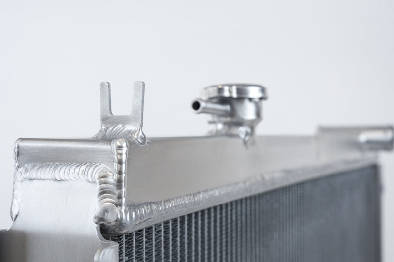 CSF 95-04 Toyota Tacoma (2.7/3.4L) Heavy Duty All-Aluminum Radiator 7212 7212 Photo - Close Up