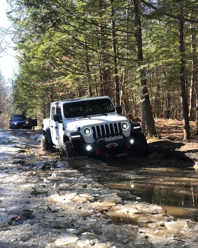 ORACLE Lighting Oracle Jeep JL/Gladiator JT Oculus Switchback Bi-LED Projector Headlights - Amber/White Switchback 5839-023 5839-023 Photo - lifestyle view