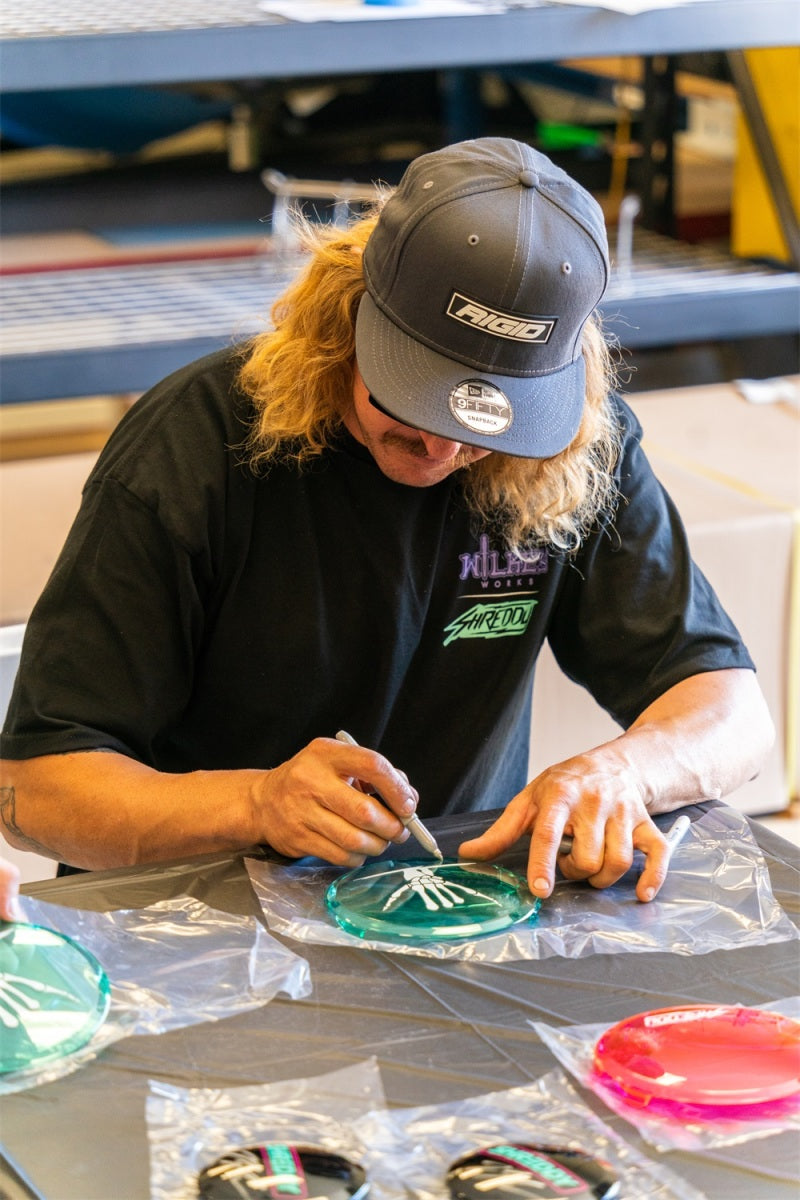 Rigid Industries x SHREDDY 360-Series 4in Lights w/Wt Bcklght (2) + 6 Covers (2 Pink/2 Teal/2 Blk) 36117-SHREDDY 36117-SHREDDY Photo - Mounted