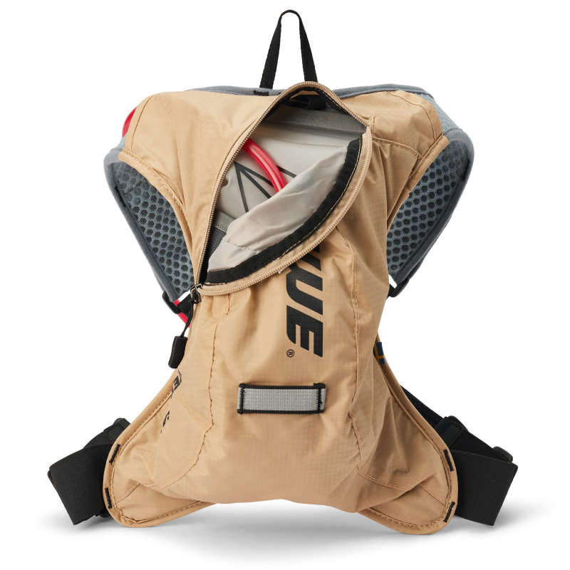 USWE Vertical 4 Hydration Pack 4L - Sandstorm 2044541 2044541 User 1