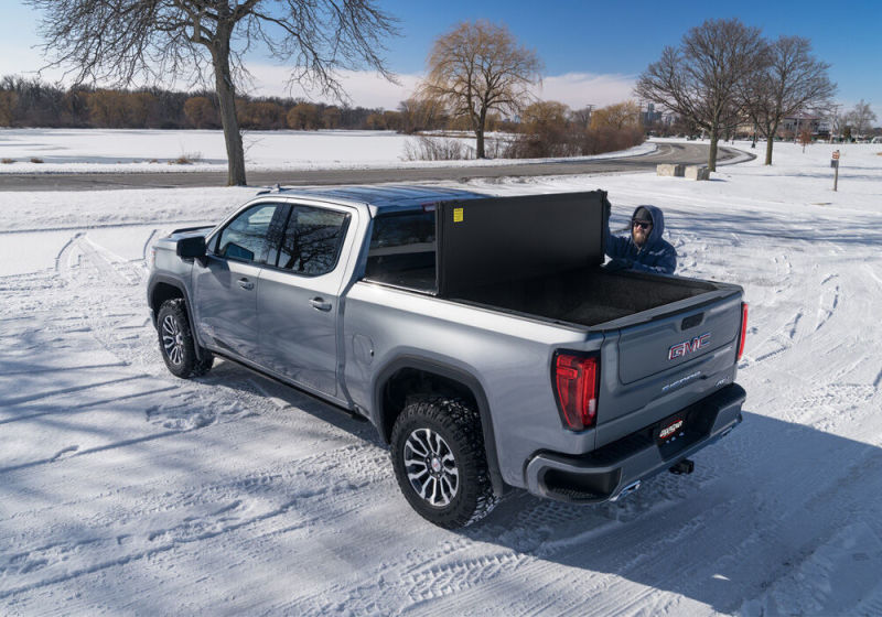 UnderCover 19-21 Ram 1500 6.4ft (Does not fit Rambox) Triad Bed Cover TR36009 TR36009 Photo - Mounted