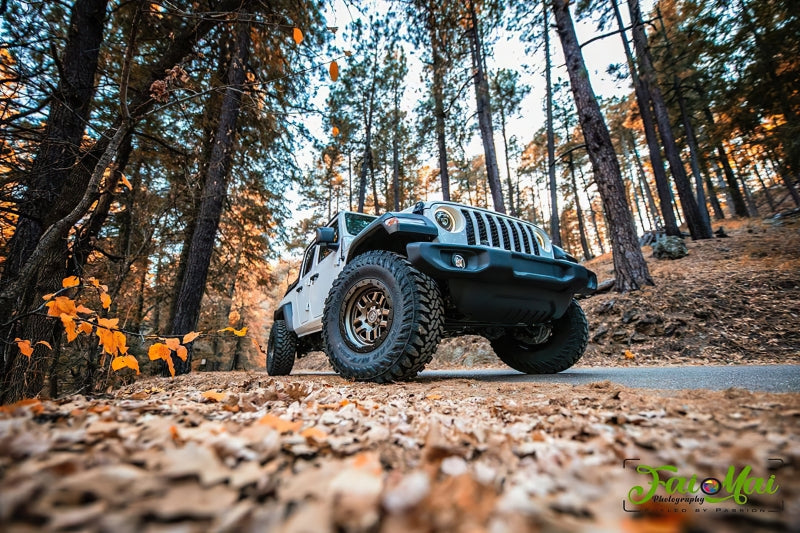 ORACLE Lighting Oracle Jeep JL/Gladiator JT Oculus Switchback Bi-LED Projector Headlights - Amber/White Switchback 5839-023 5839-023 Photo - lifestyle view