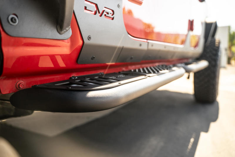 DV8 Offroad 20-23 Jeep Gladiator JT Body/Pinch Weld Mounted Step SRGL-08 SRGL-08 Photo - Unmounted