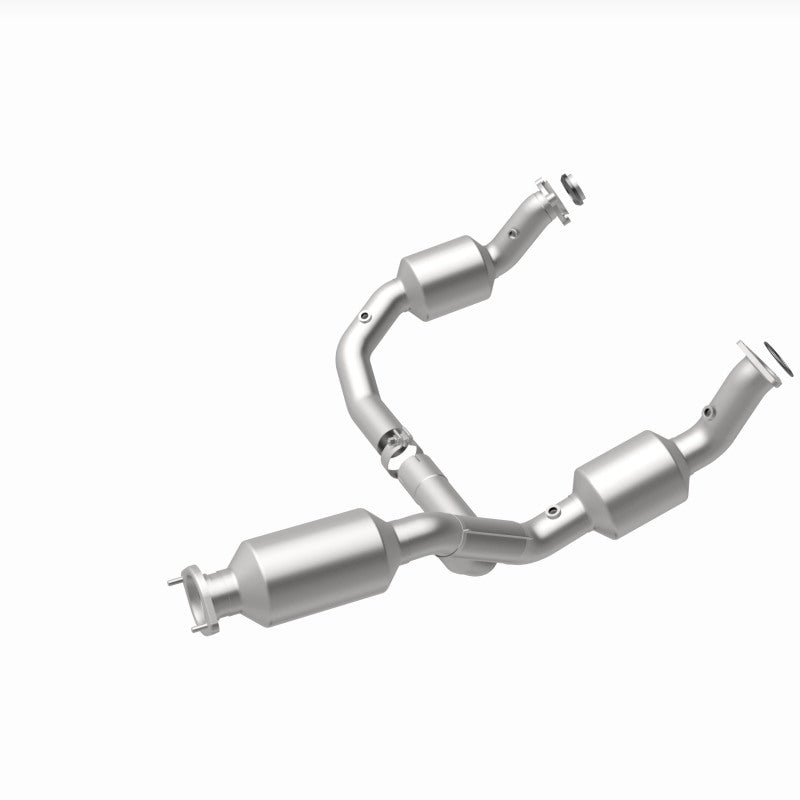 Magnaflow 2021 Chevrolet Express 2500 4.3L Underbody Direct-Fit Catalytic Converter 280429 280429 360 Degree Image Set