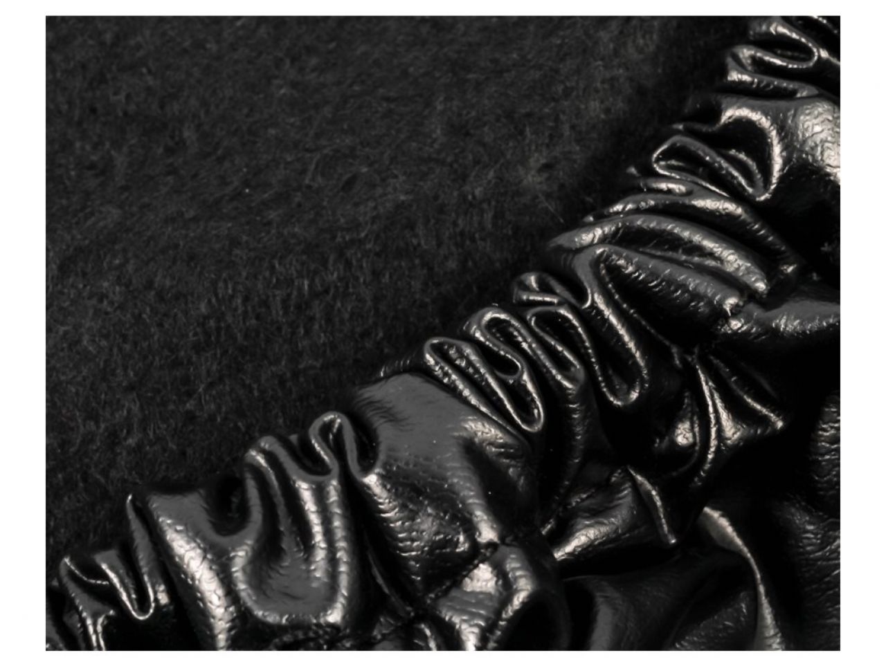 Camco Spare Tire Cover - O_21-1 / 2" Dia Vinyl, Black Bilingual