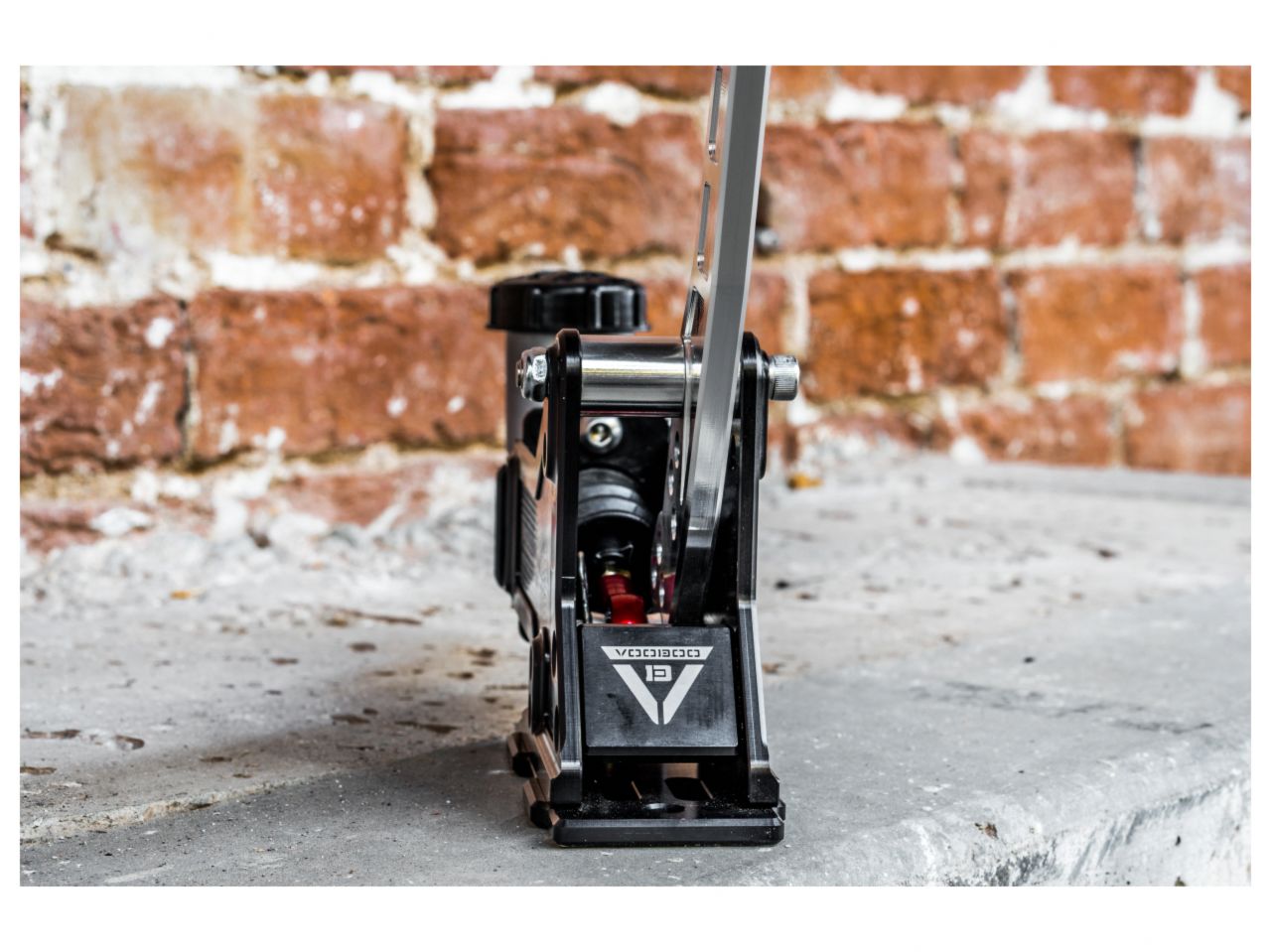 Voodoo13 Hydraulic Handbrake - Universal 5/8 Pass Through