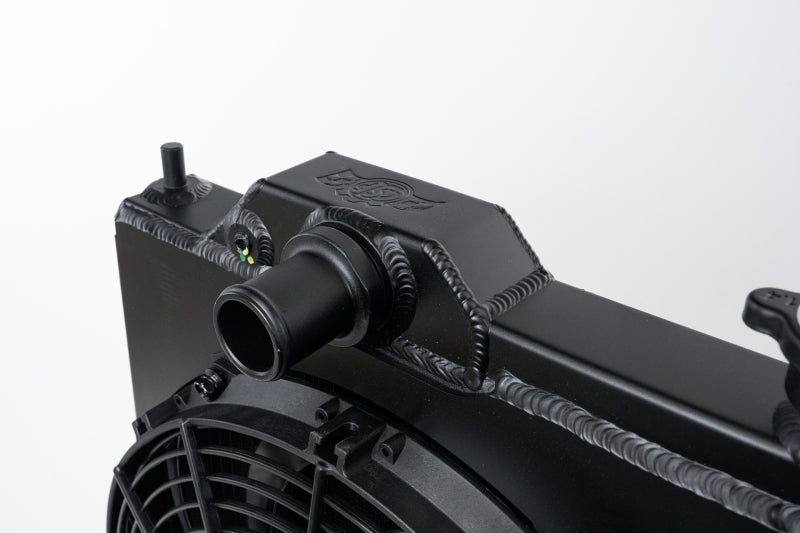 CSF 96-07 Mitsubishi Evo 4/5/6/7/8/9 Full-Slim Radiator w/12in Fan & Shroud/-16AN - Black 7075B 7075B Photo - Close Up