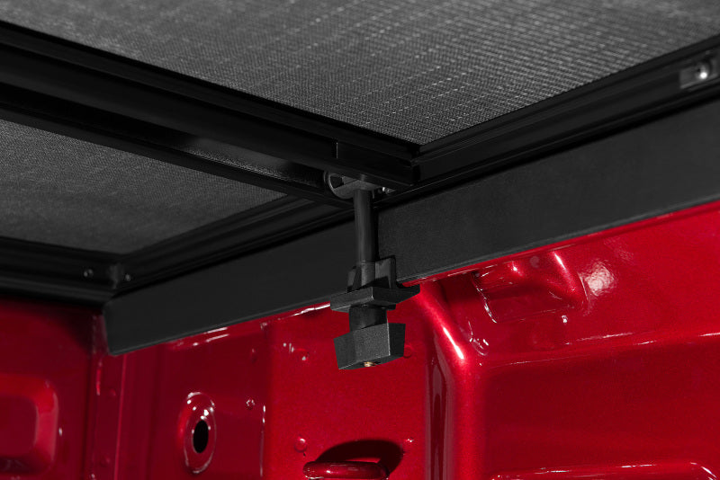 Lund 2019 Chevrolet Silverado 1500 6.5ft Bed Genesis Elite Tri-Fold Tonneau - Black 958293 958293 Photo - Close Up
