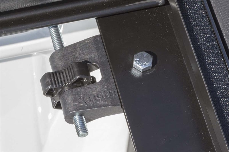 Access Vanish 00-11 Dodge Dakota Quad / Crew Cab 5ft 4in Bed (w/o Utility Rail) Roll-Up Cover 94149 94149 Photo - Mounted