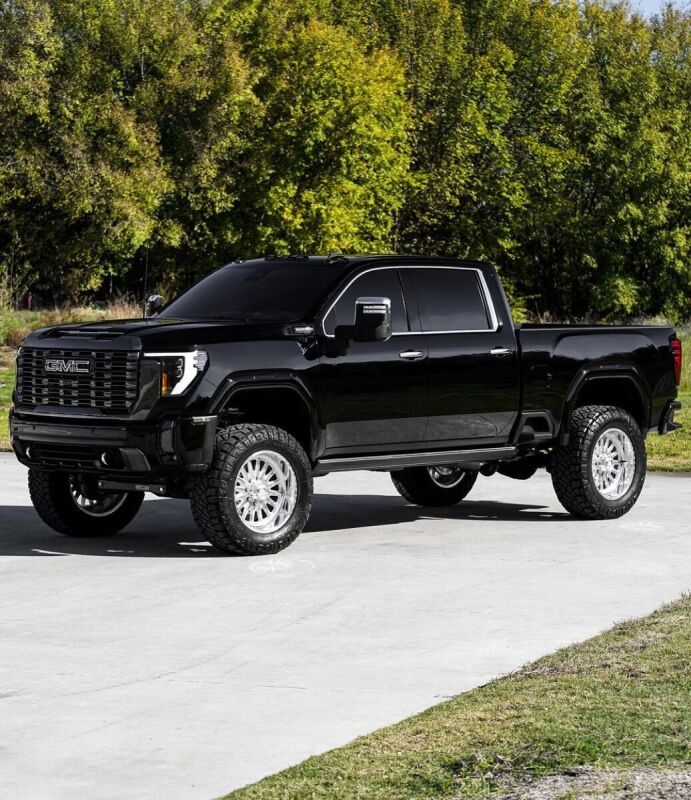 Cognito 20-24 Chevy/GMC Silv/Sierra 2500/3500 HD 2WD/4WD 4in Elite Lift Kit w/ Elka 2.5 RR Shocks 210-P1151 210-P1151 Photo - lifestyle view