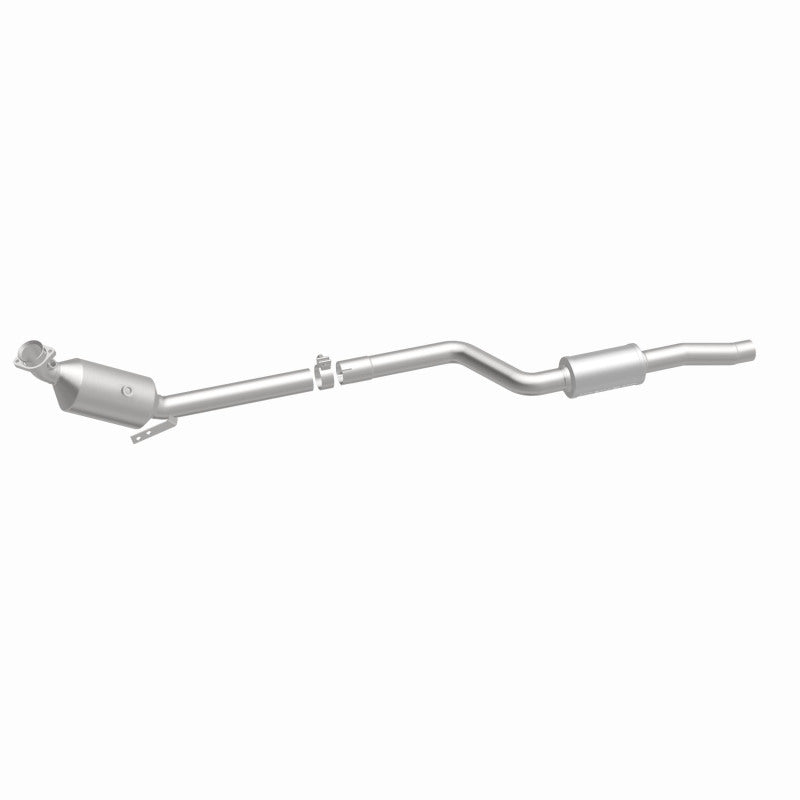 MagnaFlow Mercedes-Benz C300 OEM Grade Federal / EPA Compliant Direct-Fit Catalytic Converter 21-498 360 Degree Image Set