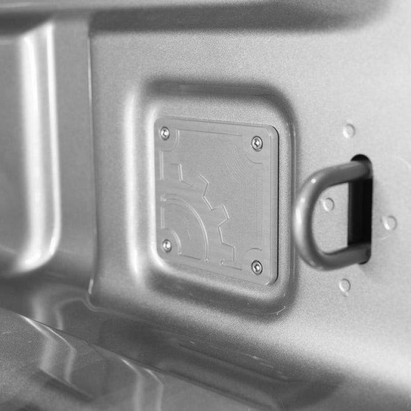 BuiltRight Industries 2020 Jeep Gladiator Bed Plug Plate Cover (Alum) - Silver 110015